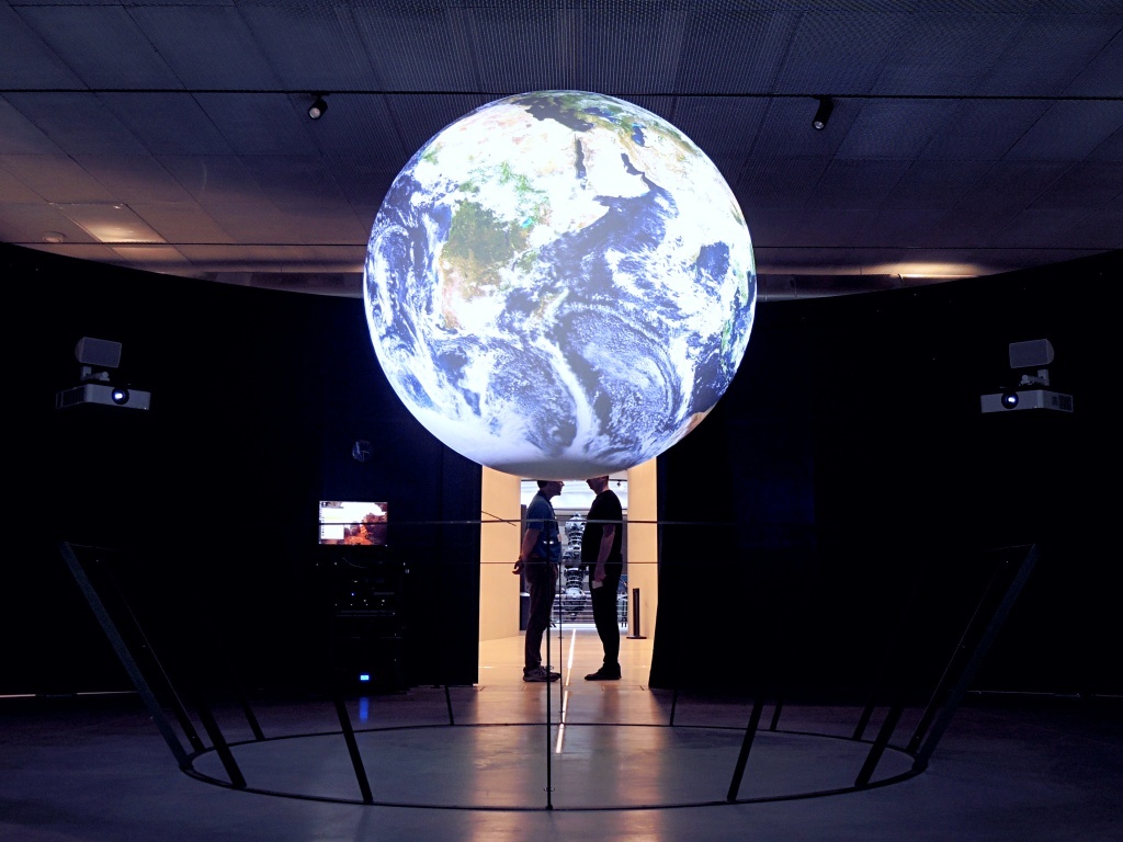 Planetarium Śląskie przenosi w kosmos. Takie atrakcje czekają na gości [GALERIA]