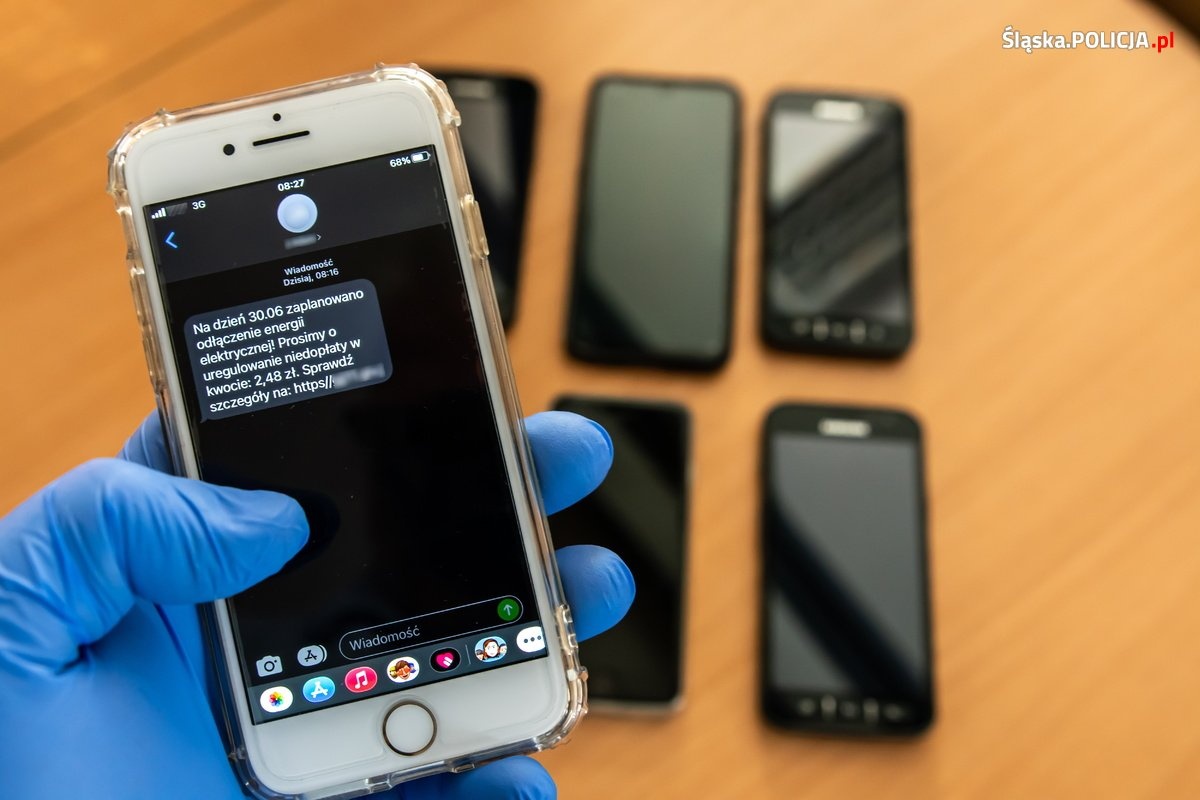 Najpierw był sms o niedopłacie do rachunku za prąd, a potem czyszczenie konta