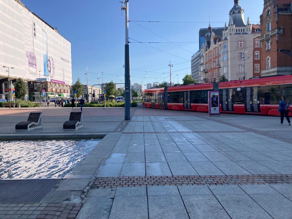 Dzień dobry Katowice. Tramwaj na południe odjeżdża coraz bardziej