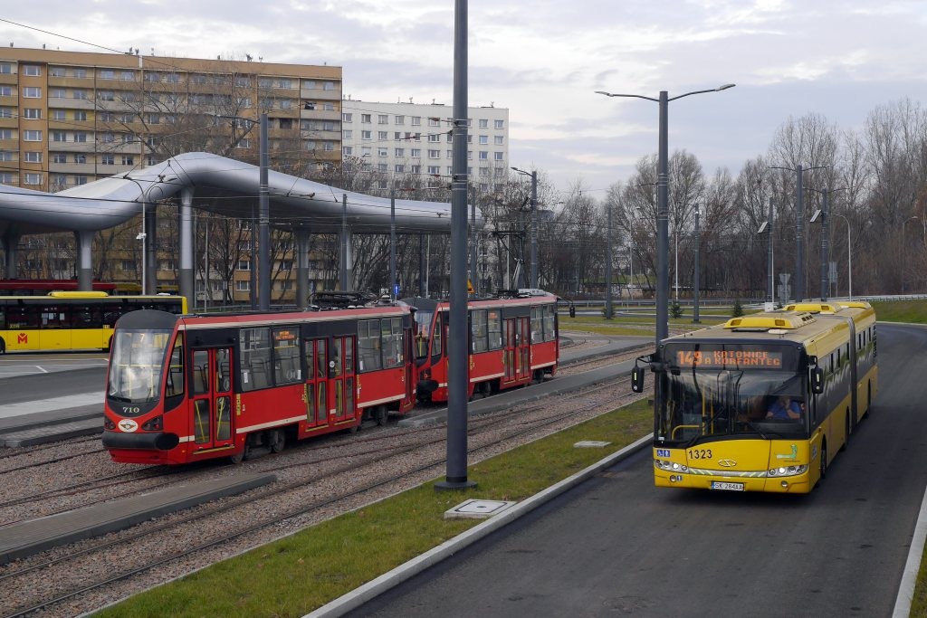 ZTM precyzuje. Linia 930 z Janowa zostanie jednocześnie skrócona i... wydłużona