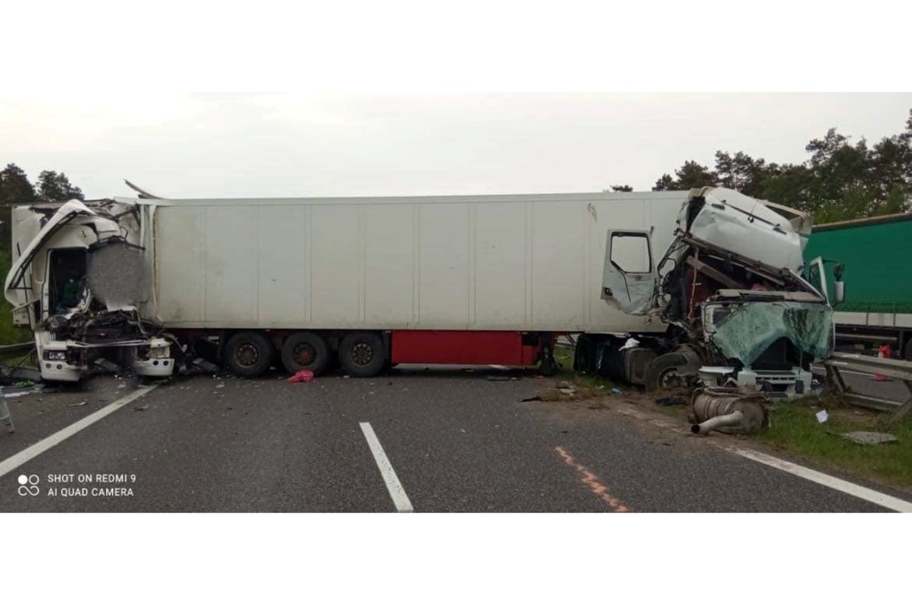 Nie żyje jedna osoba po wypadku na autostradzie A4. Droga jest zablokowana