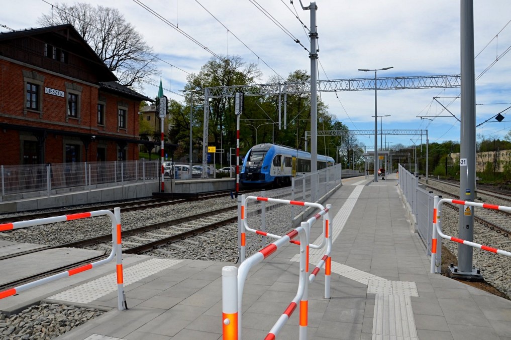 Tory do Cieszyna będą wkrótce gotowe, ale Koleje Śląskie nieprędko nimi pojadą