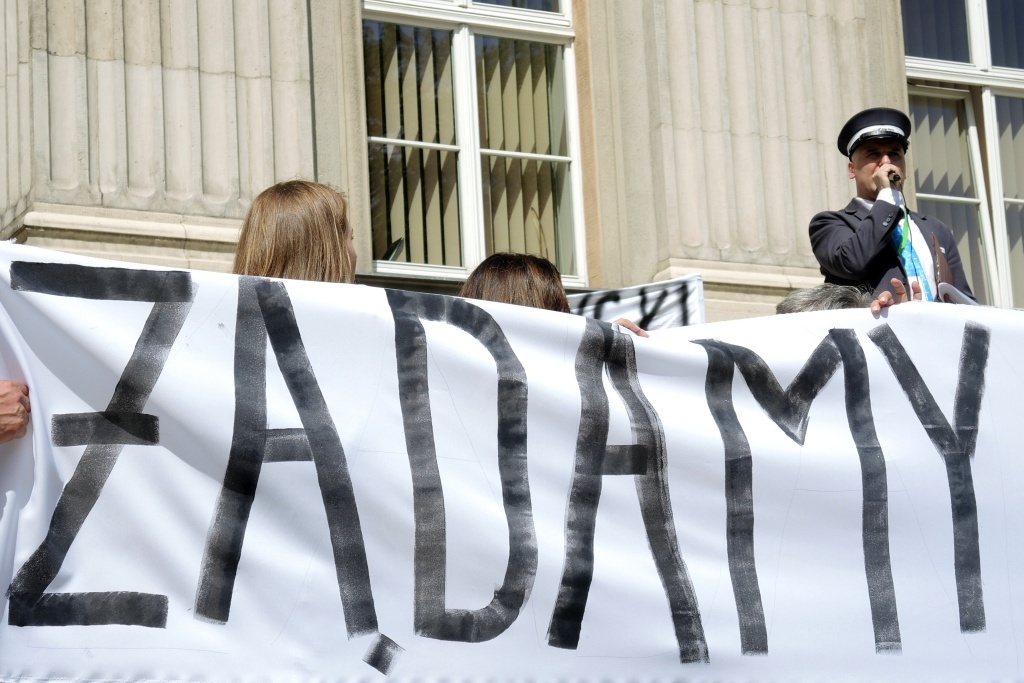Kolesiostwo, układy partyjne i skandaliczna pensja. Pracownicy Kolei Śląskich mają dość