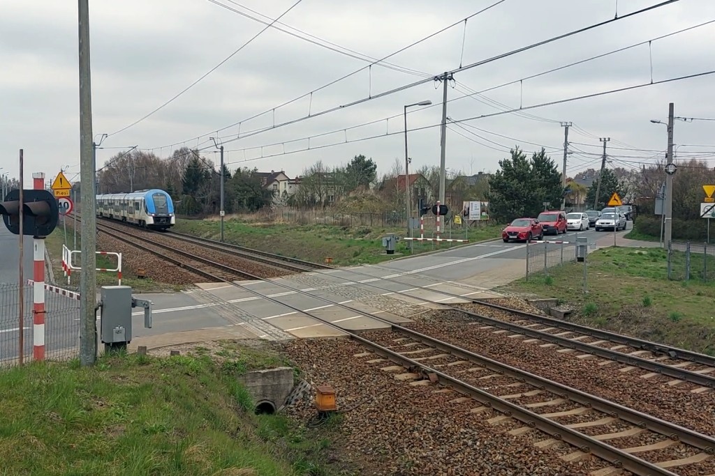 Nie działają rogatki na przejeździe kolejowym. Kierowcy muszą uważać