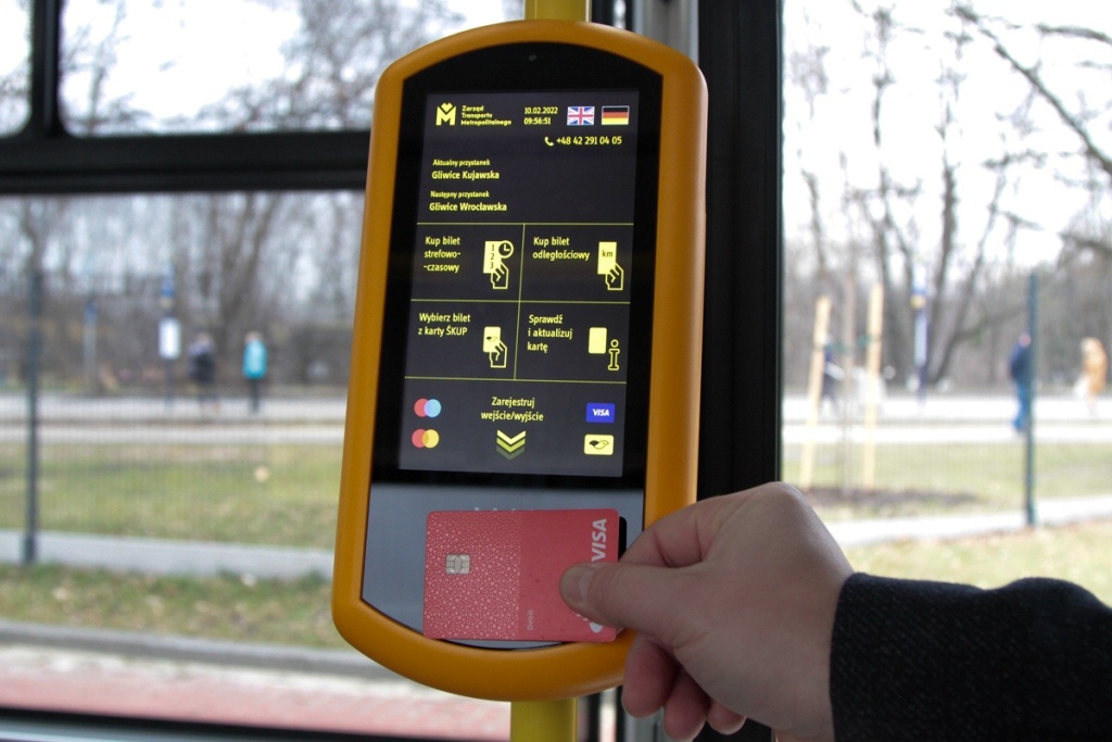PKM Katowice kupi ponad 20 hybrydowych autobusów. Wszystkie mają mieć nowe automaty biletowe