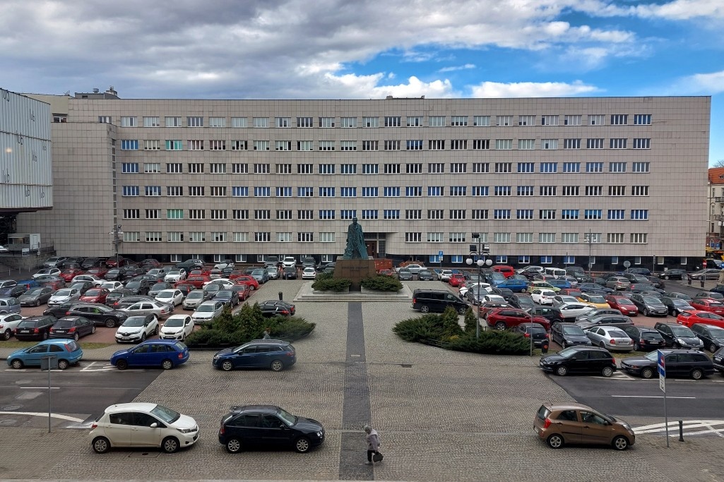 Mały park zamiast parkingu. Jest przetarg na projekt pl. Sejmu Śląskiego