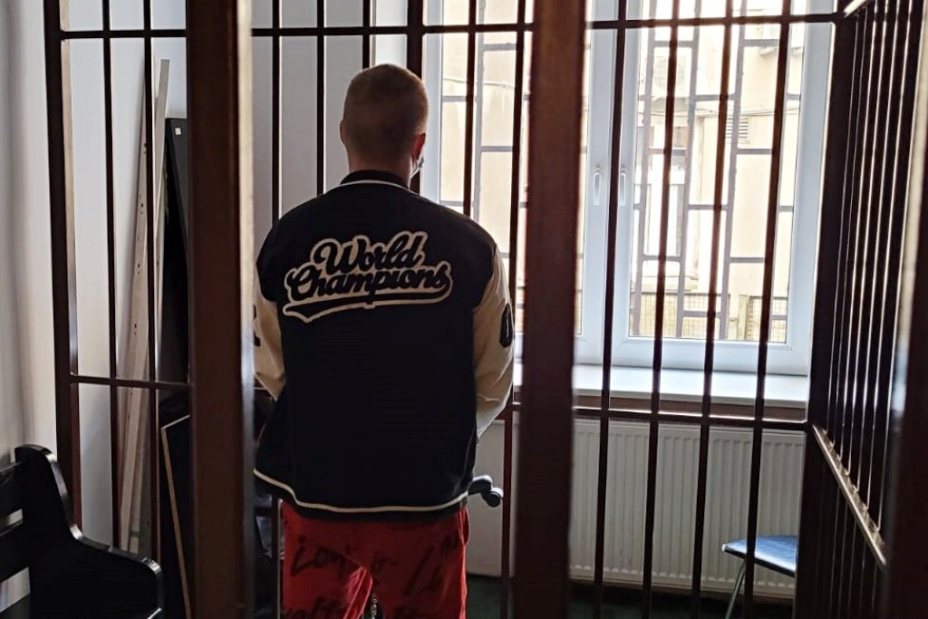 4 osoby zatrzymane po napadzie na lombard. 15-latek wszedł przez okienko i obezwładnił kobietę