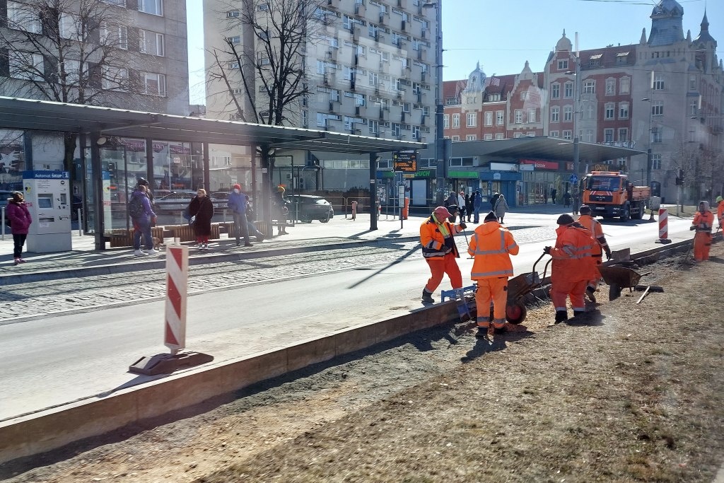 Od dzisiaj jedna z „emek” ma dłuższą trasę. Powodem jest zwężenie al. Korfantego