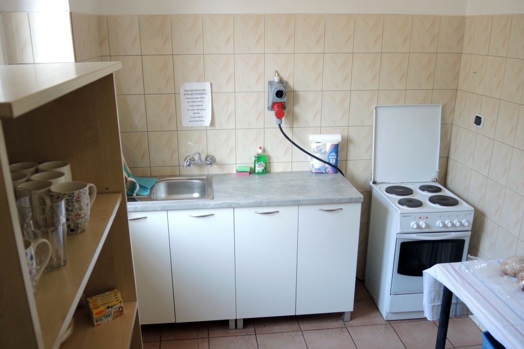 W akademikach udostępnionych uchodźcom potrzebne są większe lodówki