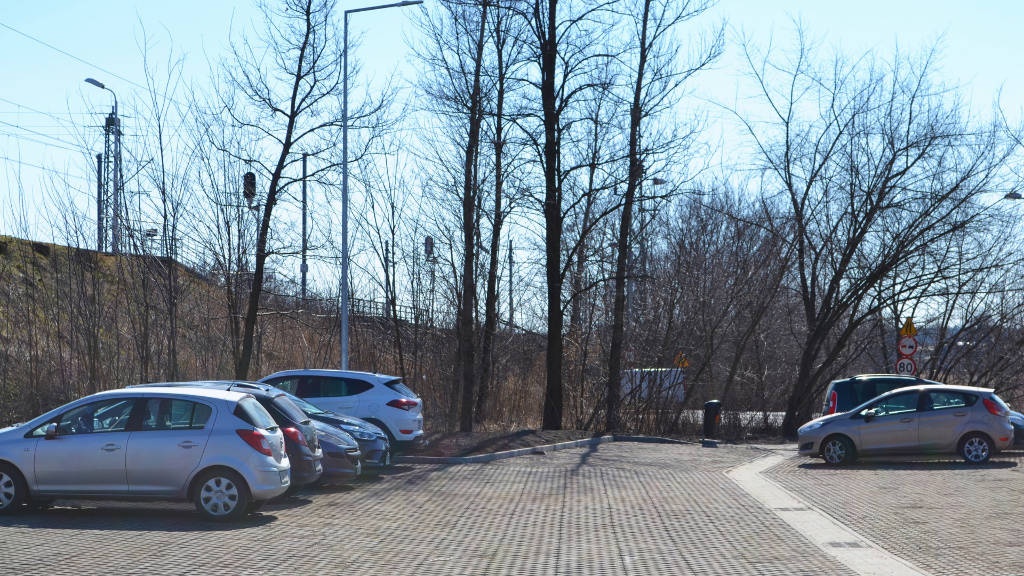 Przy stacji kolejowej w Podlesiu powstał parking