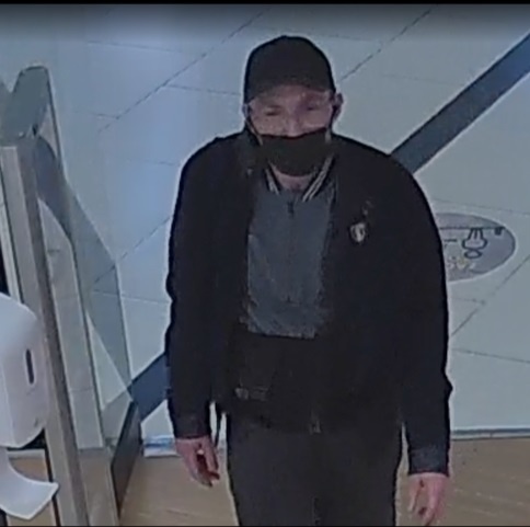 Kradzież sprzętu elektronicznego w Galerii Katowickiej. Policja poszukuje tego mężczyzny