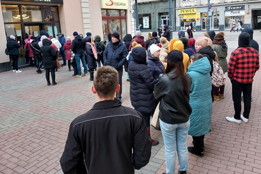 Kilka kantorów w centrum Katowic skupuje hrywny, ale kolejki są do jednego