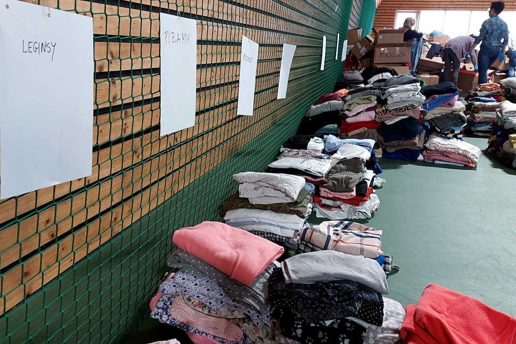 Ubrania dla Ukraińców się nie zmarnują. W hali MOSIR-u powstaje darmowy „ciucholand”