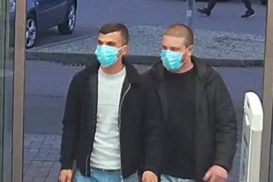 Ukradli sprzęt za prawie 5 tys. zł. Policja szuka tych mężczyzn