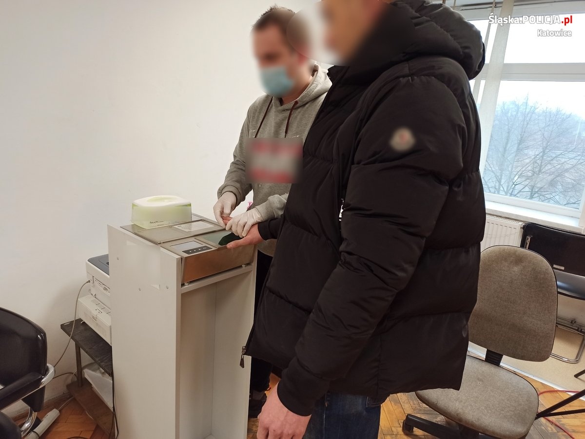 Awantura w Giszowcu. Mężczyzna wszedł do mieszkania byłej partnerki i jej groził
