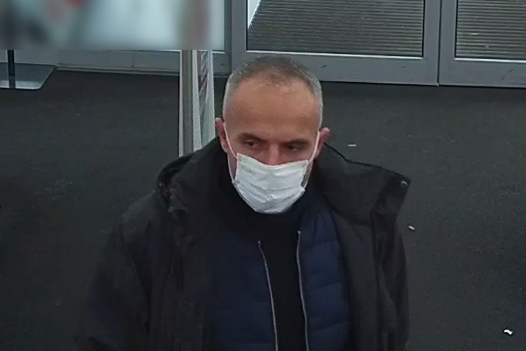 Wszedł do sklepu Media Markt i wyniósł dwa telefony. Policja prosi o pomoc