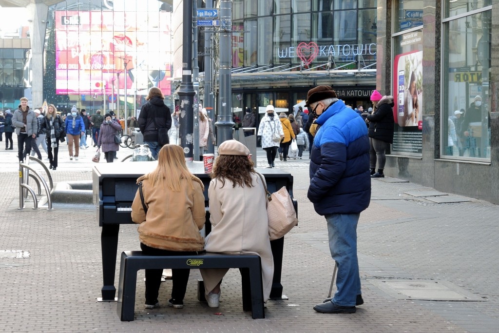 Fortepian po naprawie wrócił do centrum Katowic. Został wzmocniony