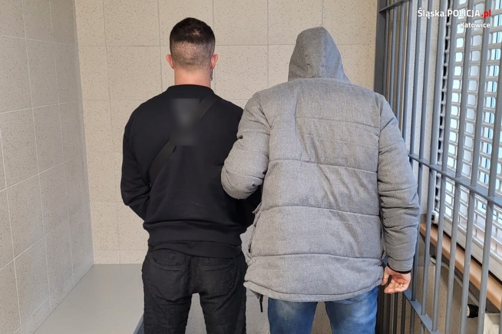 Wszedł do sklepu i groził bronią kilku osobom