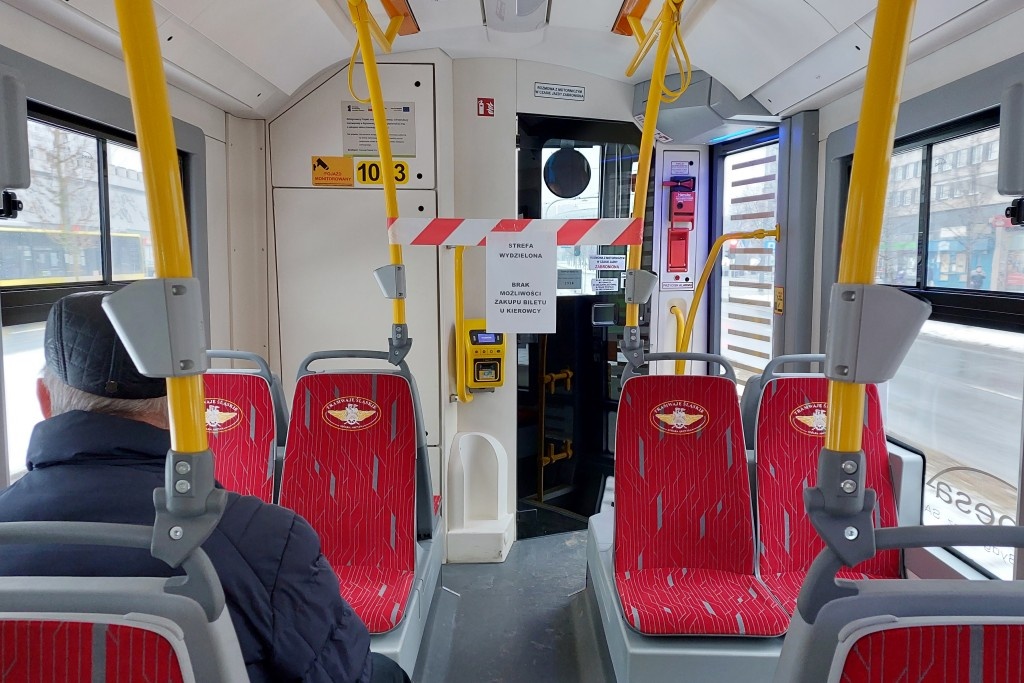 W autobusach i tramwajach wróciły strefy wydzielone. Nie można kupić biletu u kierowcy