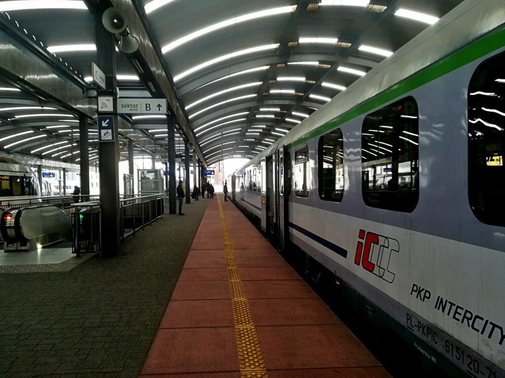 Z Katowic do Krakowa 70% drożej. Od dzisiaj rosną ceny biletów w PKP Intercity