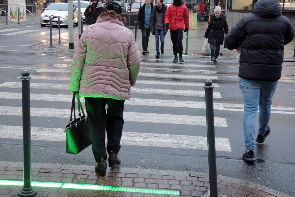 Krótko po powrocie z naprawy oświetlenie w chodniku w centrum Katowic znowu zaczęło szwankować