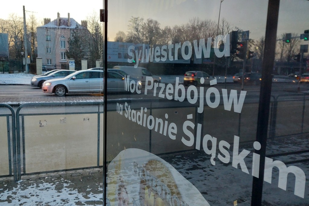 Utrudnienia i zmiany w komunikacji miejskiej podczas Sylwestra na Stadionie Śląskim