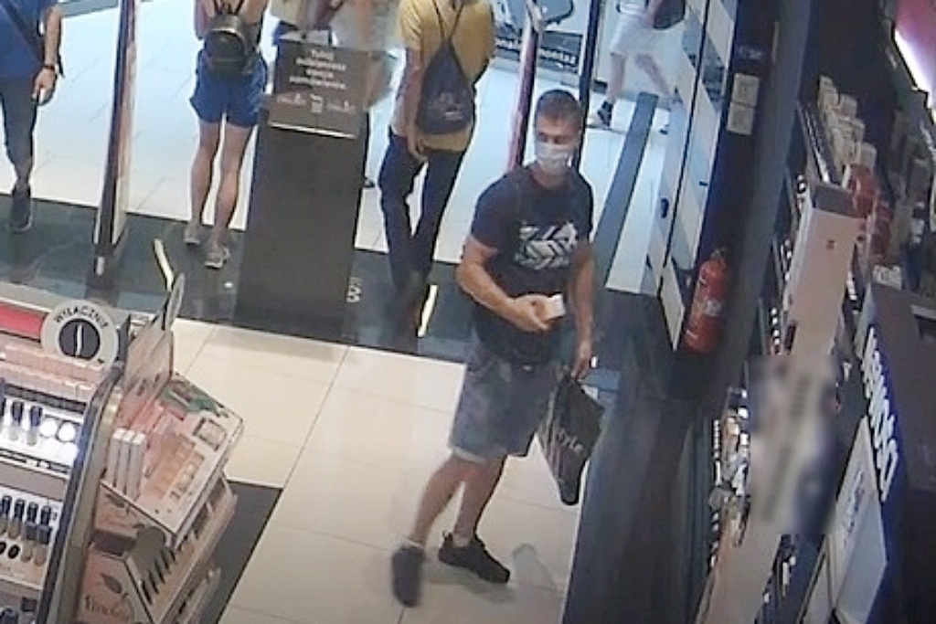 Perfumy zniknęły ze sklepu w Galerii Katowickiej. Policja szuka sprawcy