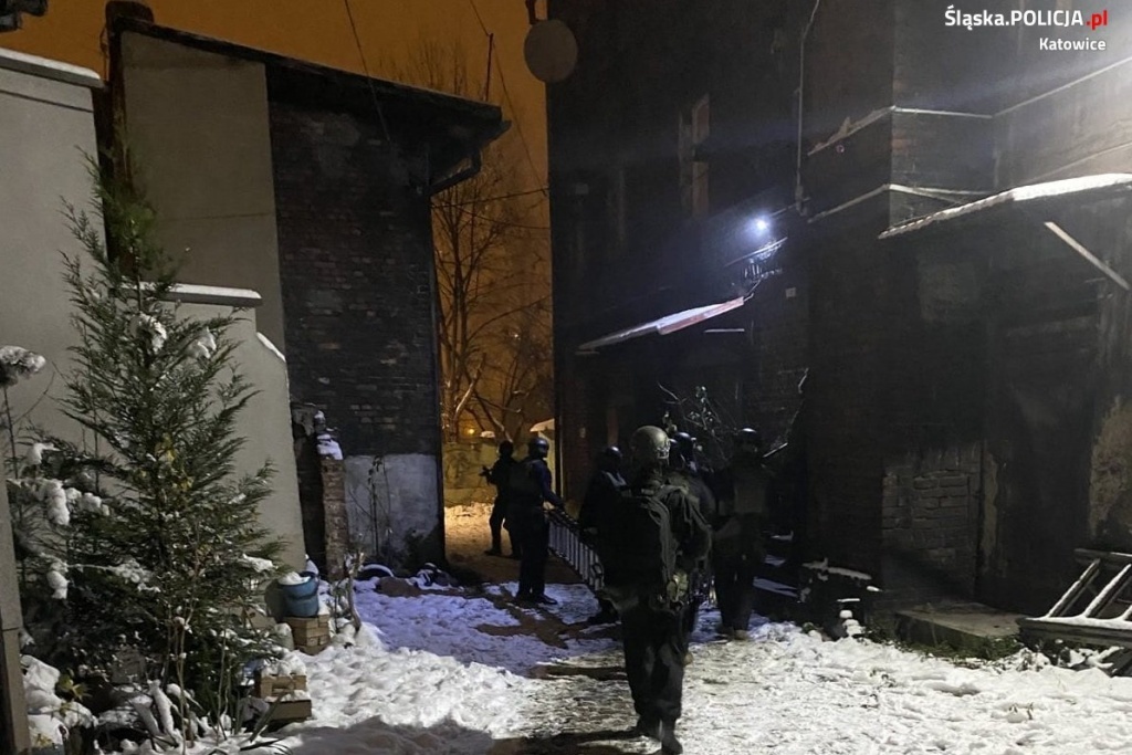 Mieszkaniec Katowic chciał wysadzić budynek w powietrze. Kontrterroryści weszli przez okno