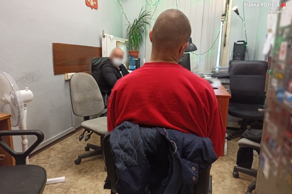 Grozili nożem i okradli mężczyznę w toalecie. Trzej Ukraińcy zatrzymani