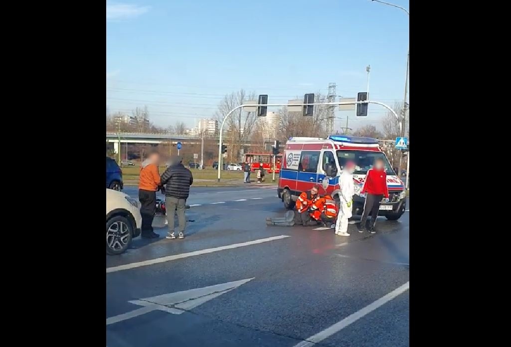 Wypadek w Katowicach. Samochód zderzył się z motocyklem