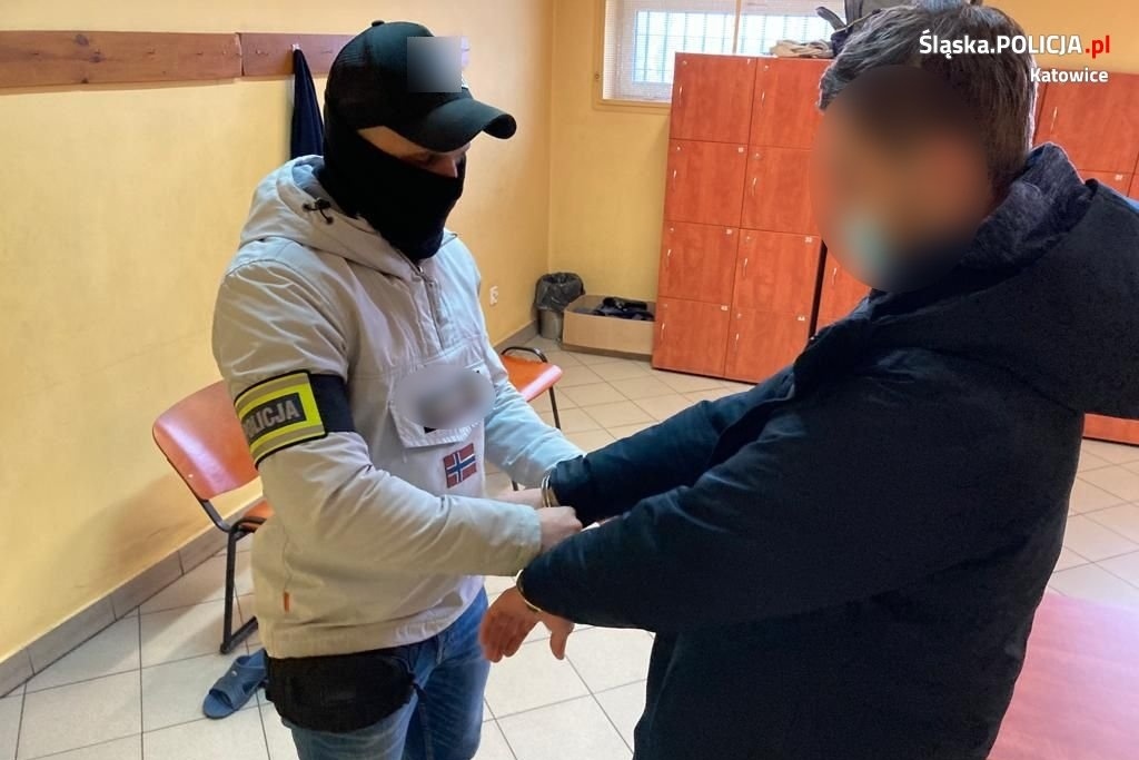 Pobicie na ul. Mariackiej. Po kilku miesiącach policja zatrzymała sprawców