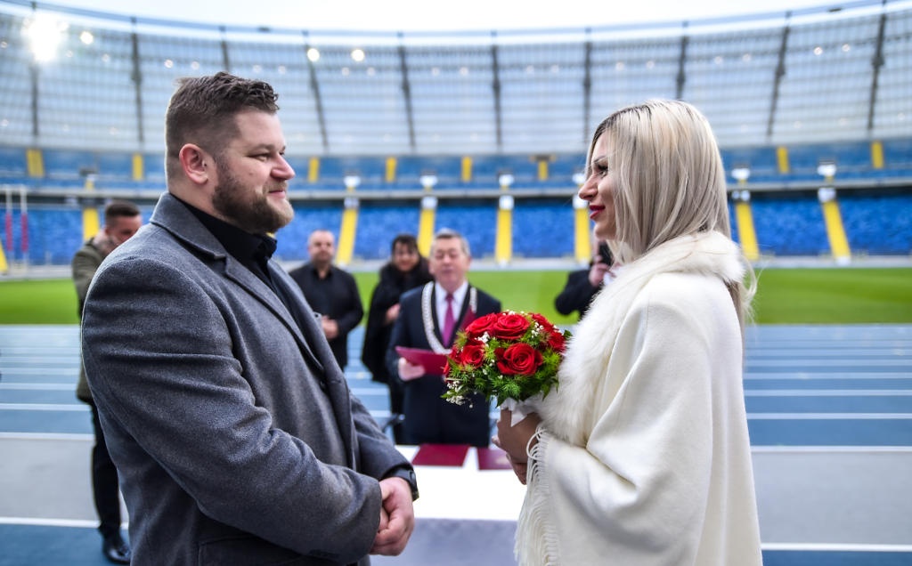 Paweł Fajdek wziął ślub na Stadionie Śląskim