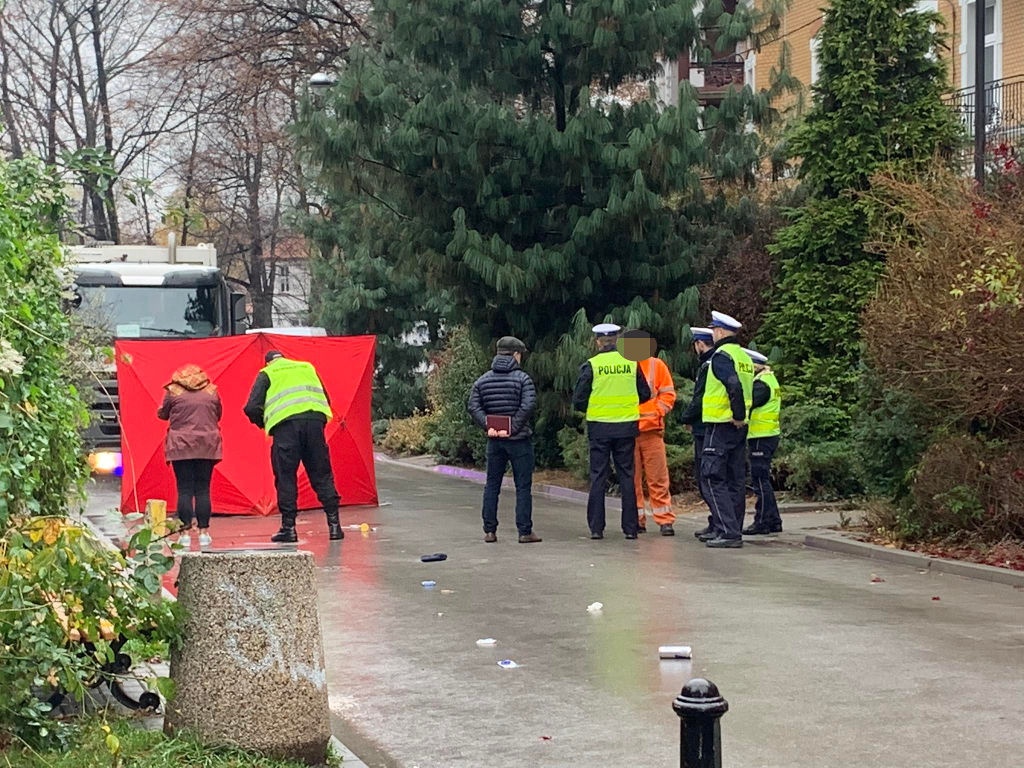 Śmieciarka śmiertelnie potrąciła mężczyznę