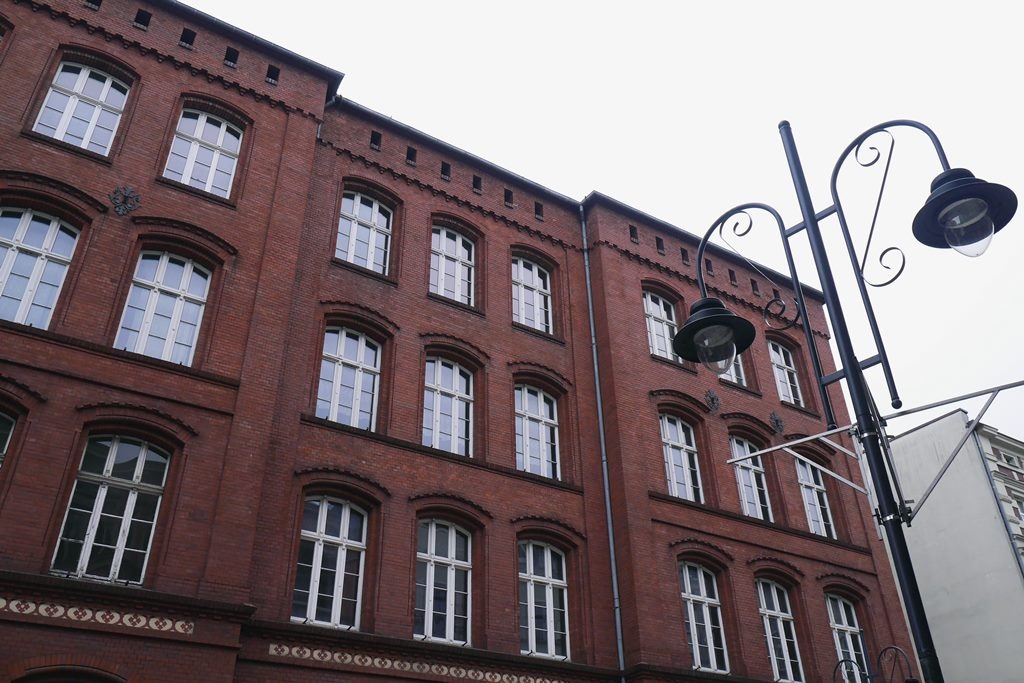 Miasto wystawiło na sprzedaż budynek byłej szkoły w centrum Katowic