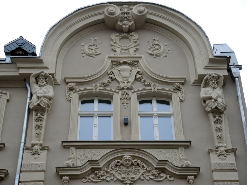 Odżywa kamienica na ul. Chopina. Popadała w ruinę po wybuchu gazu
