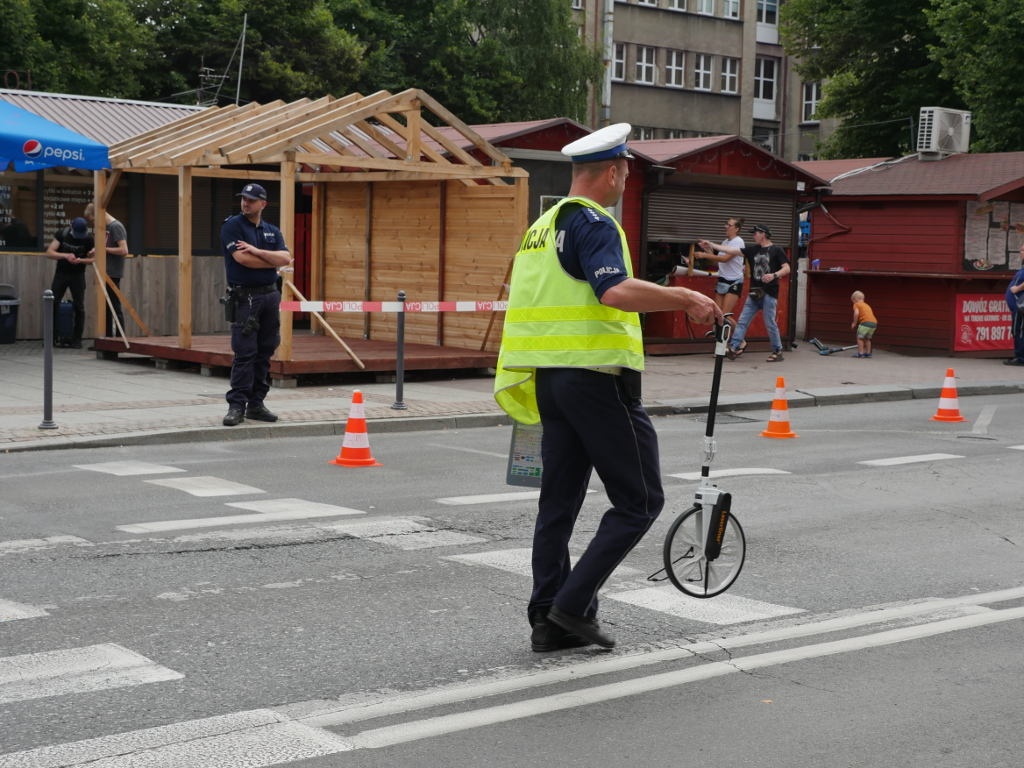 Sąd przedłużył areszt kierowcy PKM Katowice, który na ul. Mickiewicza przejechał 19-latkę