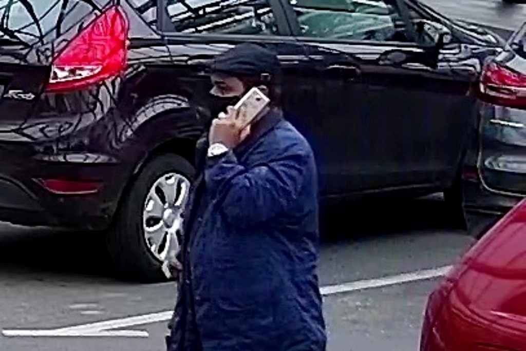 Gotówka zniknęła z otwartego samochodu. Policja szuka tego mężczyzny