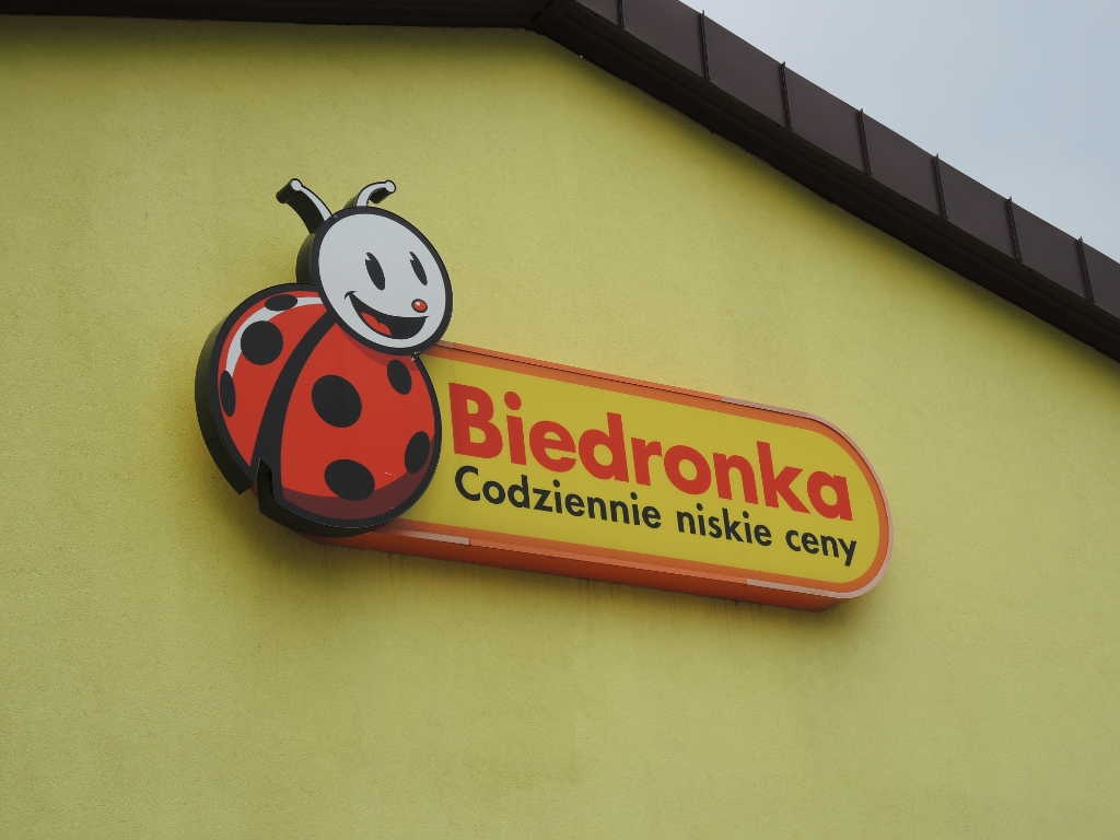 Mężczyzna zasłabł podczas zakupów w Biedronce. Nie udało się go uratować