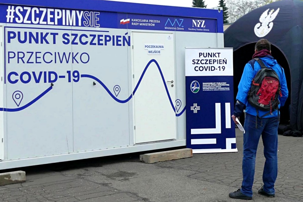Dzisiaj szczepienia przy cmentarzach w Katowicach. Nie trzeba się rejestrować