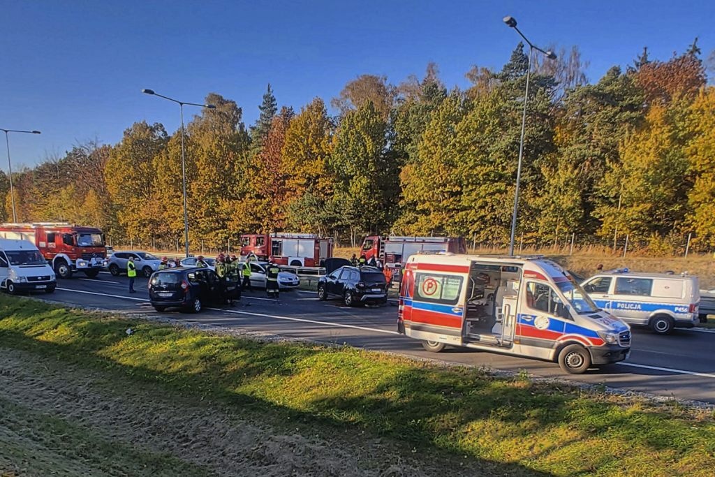 Dwa wypadki w jednym miejscu na A4. Autostrada jest zablokowana