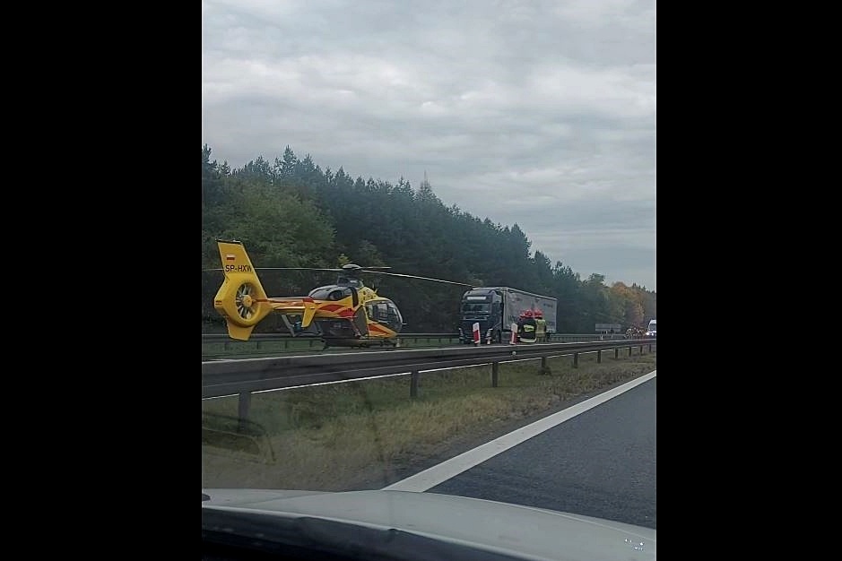 Długi korek po wypadku na A4. Lądował helikopter LPR