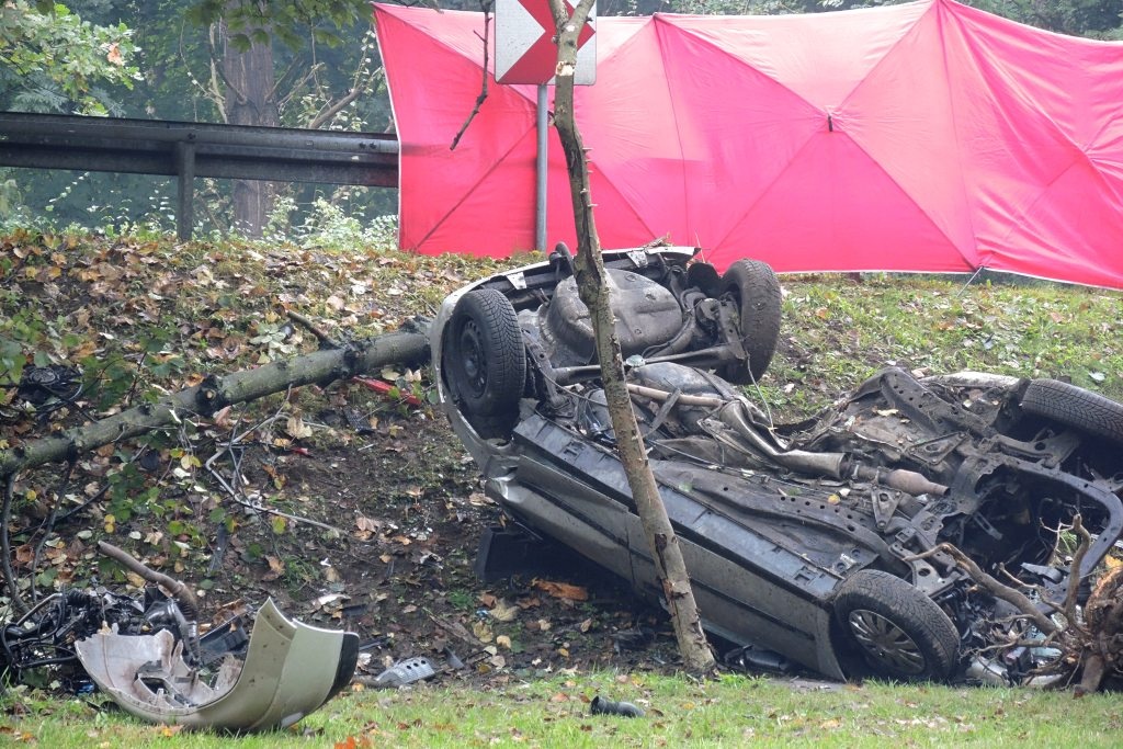 Tragiczny wypadek w Katowicach. Nie żyje dwóch młodych mężczyzn