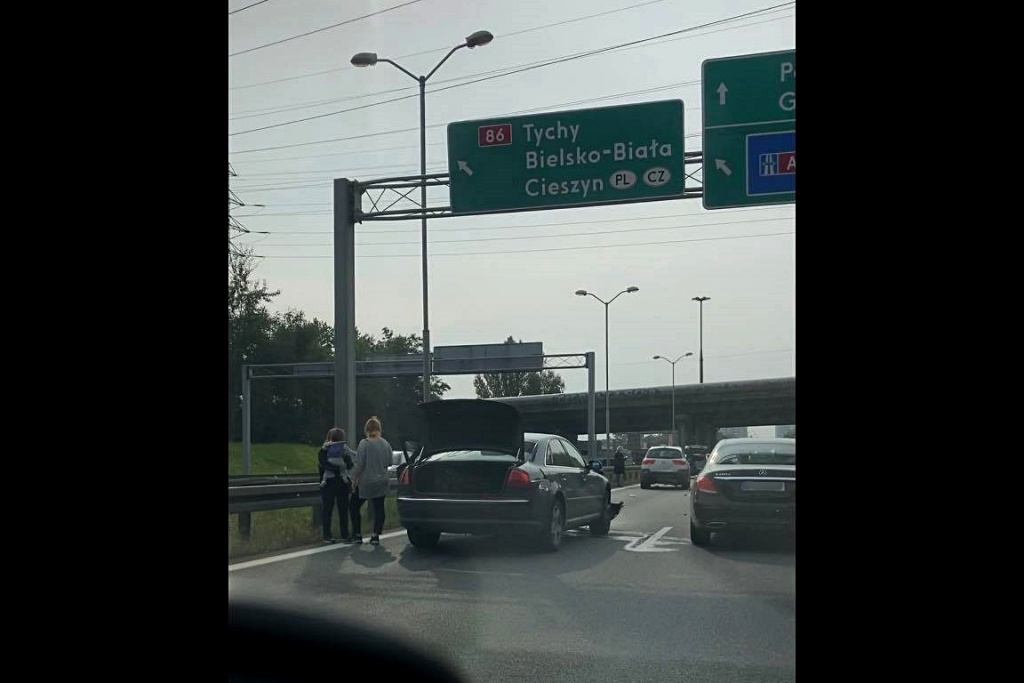 Wypadek na S86. Na drodze z Sosnowca do Katowic tworzą się korki