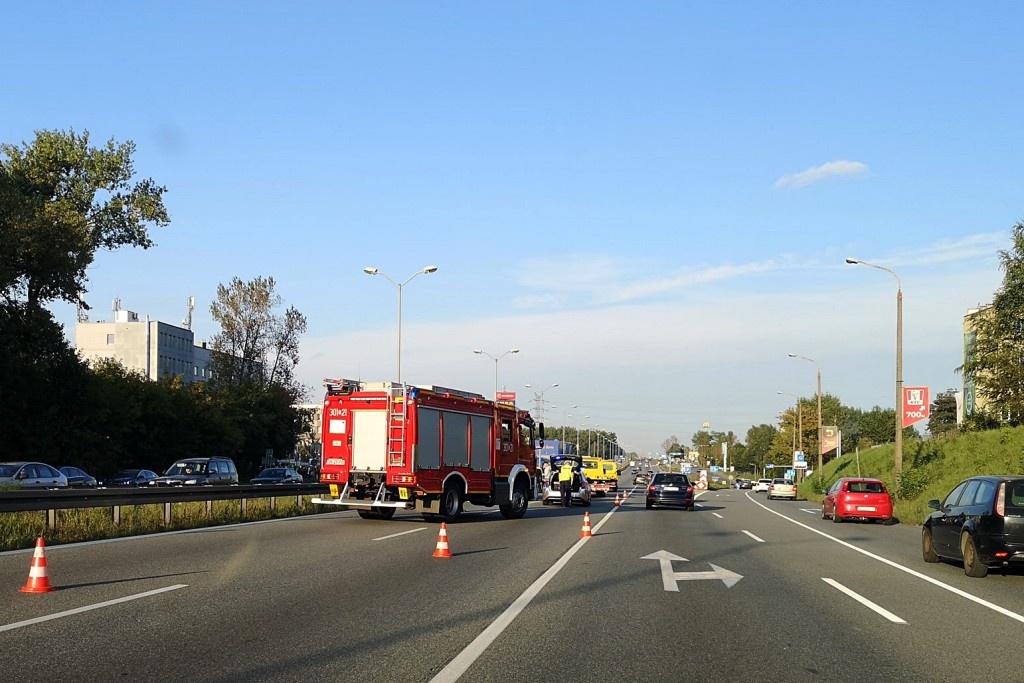 Wypadek w Katowicach. Trzy osoby trafiły do szpitala