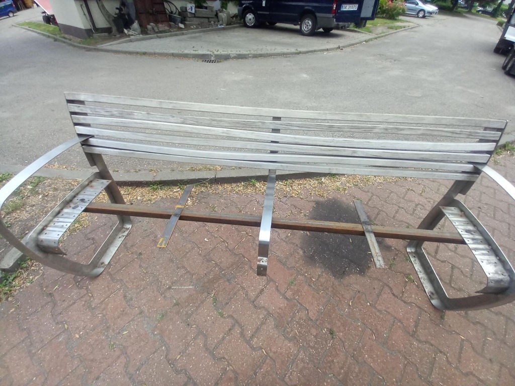 Drewniane ławki w centrum Katowic nie sprawdziły się. Zostaną zmodernizowane