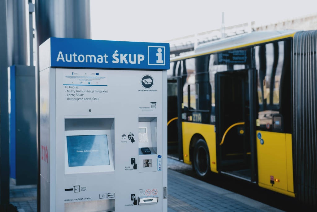 Prawie 50 nowych biletomatów zostanie zainstalowanych na ulicach miast metropolii