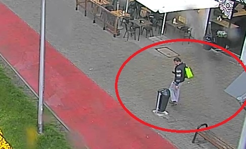 Uszkodził samochód w samym centrum Katowic. Nagrały go kamery monitoringu