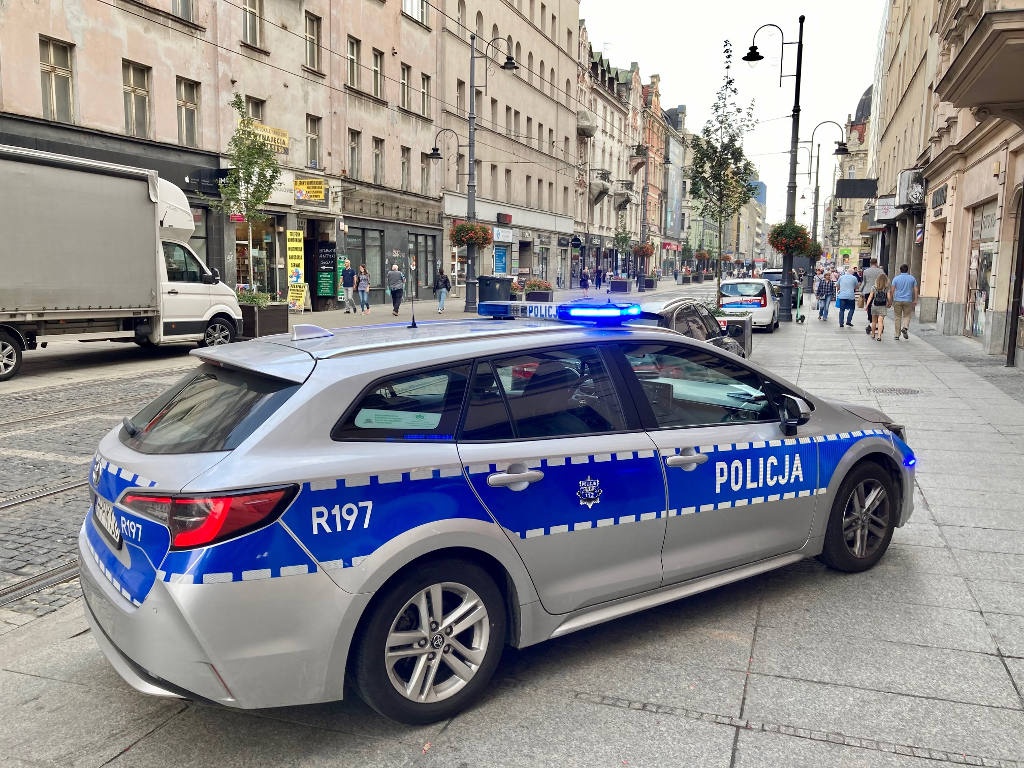 Więcej patroli policji, więcej strażników miejskich i więcej kamer monitoringu. W centrum Katowic ma być bezpieczniej