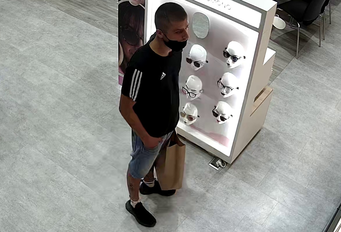 Kradzież okularów w Silesia City Center. Policja publikuje wizerunek sprawcy
