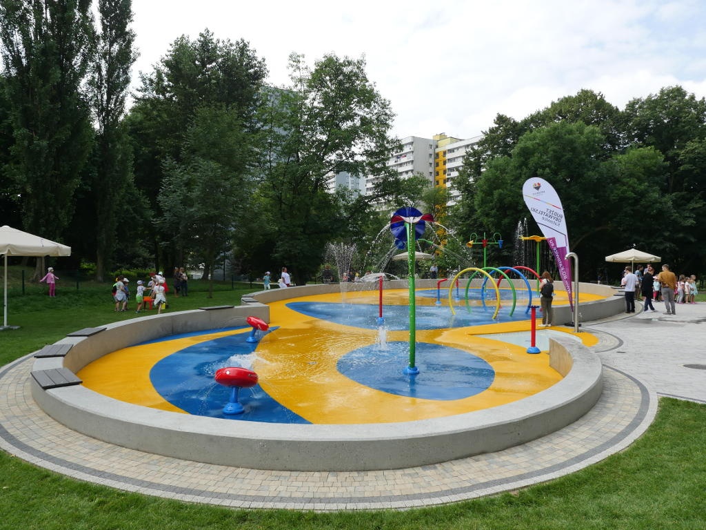 Koniec sezonu na miejskich basenach i wodnych placach zabaw. Zostanie tylko jeden 
